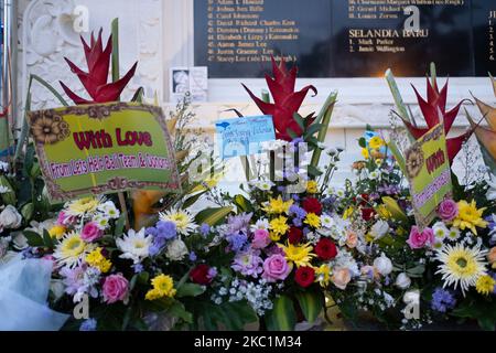 Am Montag, den 12 2020. Oktober, kamen nacheinander Menschen zum Ground Zero Monument, Kuta, um an den 18.. Jahrestag der Bombentragödie auf Bali zu erinnern. Im Gegensatz zu den Vorjahren war die heutige Gedenkfeier aufgrund der Covid-19-Pandemie nicht so überfüllt. Noch mehr, einige Geschäfte, Bars und Cafés sind noch geschlossen. (Foto von Keyza Widiatmika/NurPhoto) Stockfoto