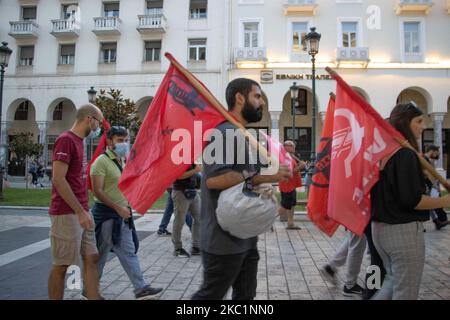 Auf den Straßen der griechischen Stadt Thessaloniki fand ein protestmarsch gegen den offiziellen Besuch des US-Außenministers Mike Pompeo oder offiziell Michael Richard Pompeo im Rahmen seines Besuchs in Griechenland statt. Anti-Pompeo, Anti-USA und Anti-NATO oder Inschriften, die auf Transparenten über Pompeo Go Gome sprachen, wurden von Demonstranten gehalten, die den gleichen Slogans von verschiedenen kommunistischen, linken Gruppen, Organisationen, Arbeits- oder Studentengewerkschaften usw. folgten, die daran teilnahmen. Vor dem US-Konsulat wurde eine handgemachte US-Flagge eingeklebt, sodass Menschen darauf traten und dann die Flagge der USA verbrannt wurde. Thessaloniki, Stockfoto