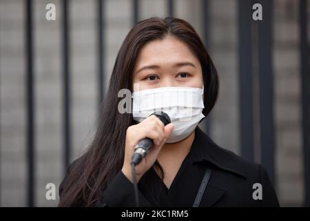 Der thailändische Flüchtling Chanokhnan Luam SAP spricht vor der thailändischen Botschaft in Seoul, Südkorea, vor einer Pressekonferenz einer koreanischen zivilgesellschaftlichen Gruppe, die sich mit den demokratischen Bestrebungen Thailands solidarisch zeigt, am 14. Oktober 2020. Chanoknan lebt 2018 als politischer Flüchtling in Südkorea. Sie arbeitet an der Unterstützung anderer Flüchtlinge in südkoreanischer NGO. (Foto von Chris Jung/NurPhoto) Stockfoto