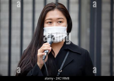 Der thailändische Flüchtling Chanokhnan Luam SAP spricht vor der thailändischen Botschaft in Seoul, Südkorea, vor einer Pressekonferenz einer koreanischen zivilgesellschaftlichen Gruppe, die sich mit den demokratischen Bestrebungen Thailands solidarisch zeigt, am 14. Oktober 2020. Chanoknan lebt 2018 als politischer Flüchtling in Südkorea. Sie arbeitet an der Unterstützung anderer Flüchtlinge in südkoreanischer NGO. (Foto von Chris Jung/NurPhoto) Stockfoto