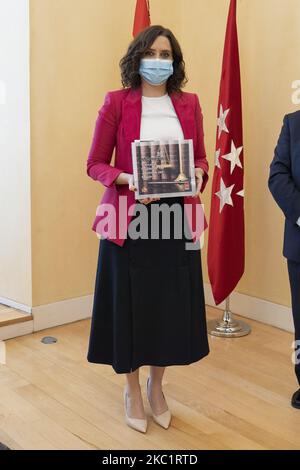 Die Präsidentin der Gemeinschaft von Madrid, Isabel Diaz Ayuso, erhält am 14. Oktober 2020 in Madrid, Spanien, den Bericht über die Aktivitäten und die Arbeitsweise des Obersten Gerichtshofs von Madrid. (Foto von Oscar Gonzalez/NurPhoto) Stockfoto