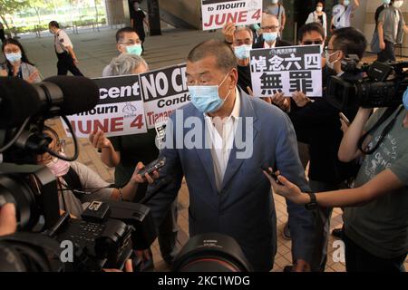 Jimmy Lai nimmt erneut an der Gerichtsverhandlung von West Kowloon Teil, um eine Anklage wegen unerlaubter Versammlung während der Tiananmen-Platz-Vigil im Juni 4, Hongkong, 15.. Oktober 2020, zu beantworten (Foto von Tommy Walker/NurPhoto) Stockfoto