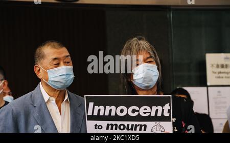 Jimmy Lai, Inhaber von Next Media Digital, nimmt am West Kowloon Court Teil, um eine vorherige Anklage zu beantworten, nur wenige Stunden nachdem eines seiner Büros in Kowloon von der Polizei in Hongkong, Kowloon, Hongkong, 15.. Oktober 2020, erhoben wurde (Foto: Tommy Walker/NurPhoto) Stockfoto