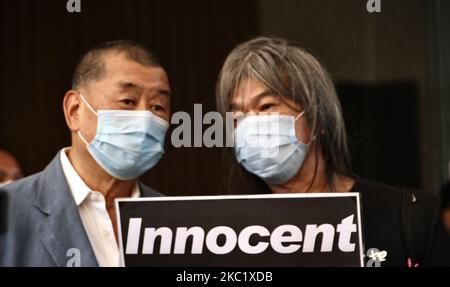 Jimmy Lai, Inhaber von Next Media Digital, nimmt am West Kowloon Court Teil, um eine vorherige Anklage zu beantworten, nur wenige Stunden nachdem eines seiner Büros in Kowloon von der Polizei in Hongkong, Kowloon, Hongkong, 15.. Oktober 2020, erhoben wurde (Foto: Tommy Walker/NurPhoto) Stockfoto