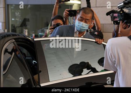 Jimmy Lai, Inhaber von Next Media Digital, nimmt am West Kowloon Court Teil, um eine vorherige Anklage zu beantworten, nur wenige Stunden nachdem eines seiner Büros in Kowloon von der Polizei in Hongkong, Kowloon, Hongkong, 15.. Oktober 2020, erhoben wurde (Foto: Tommy Walker/NurPhoto) Stockfoto