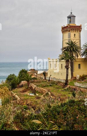 Cape Spartel Leuchtturm am Eingang zur Straße von Gibraltar in Tanger (Tanger), Marokko, Afrika. Hier treffen sich Atlantik und Mittelmeer. (Foto von Creative Touch Imaging Ltd./NurPhoto) Stockfoto