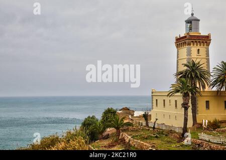 Cape Spartel Leuchtturm am Eingang zur Straße von Gibraltar in Tanger (Tanger), Marokko, Afrika. Hier treffen sich Atlantik und Mittelmeer. (Foto von Creative Touch Imaging Ltd./NurPhoto) Stockfoto