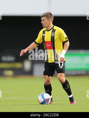 Lloyd Kerry von Harrogate Town während des Sky Bet League 2-Spiels zwischen Harrogate Town und Barrow in der Wetherby Road, Harrogate, England am 17.. Oktober 2020. (Foto von Mark Fletcher/MI News/NurPhoto) Stockfoto