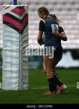 Vicky Laflin von den Worcester Warriors Women erzielt am Samstag, dem 17.. Oktober 2020, einen zweiten Halbversuch während des ALLIANZ PREMIER 15S-Matches DER DAMEN zwischen Darlington Mowden Park Sharks und Worcester Warriors in der Northern Echo Arena, Darlington. (Foto von Chris Booth/MI News/NurPhoto) Stockfoto