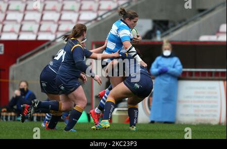 Amy Morrow von Darlington Mowden Park Sharks wird am Samstag, dem 17.. Oktober 2020, während des ALLIANZ PREMIER 15S-Spiels der DAMEN zwischen Darlington Mowden Park Sharks und Worcester Warriors in der Northern Echo Arena, Darlington, angegangen. (Foto von Chris Booth/MI News/NurPhoto) Stockfoto