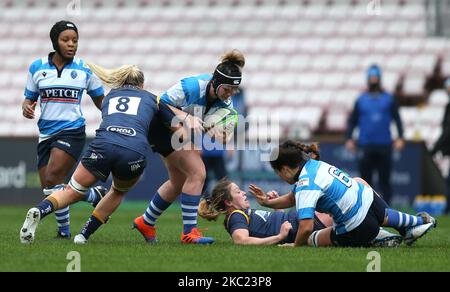 Alana Bainbridge von Darlington Mowden Park Sharks und Alex Matthews von Worcester Warriors Women während des WOMEN's S ALLIANZ PREMIER 15S-Matches zwischen Darlington Mowden Park Sharks und Worcester Warriors in der Northern Echo Arena, Darlington am Samstag, den 17.. Oktober 2020. (Foto von Chris Booth/MI News/NurPhoto) Stockfoto