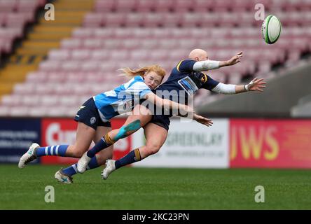 Jess Cooksey von Darlington Mowden Park Sharks und Heather Fisher von Worcester Warriors Women während des WOMEN's S ALLIANZ PREMIER 15S-Matches zwischen Darlington Mowden Park Sharks und Worcester Warriors in der Northern Echo Arena, Darlington am Samstag, den 17.. Oktober 2020. (Foto von Chris Booth/MI News/NurPhoto) Stockfoto