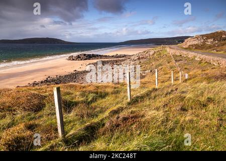 Großer Sandstrand bei Gairloch an der atlantikküste von Wester Ross, Schottland Stockfoto