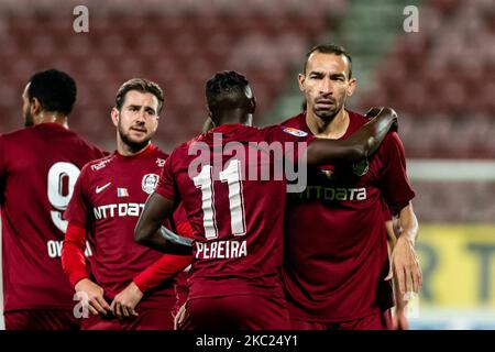 Spieler des CFR Cluj feiern nach dem Siegtreffer im Spiel 7. in der Rumänien League 1 zwischen CFR Cluj und FC Botosani im Dr.-Constantin-Radulescu-Stadion, Cluj-Napoca, Rumänien (Foto: Flaviu Buboi/NurPhoto) Stockfoto