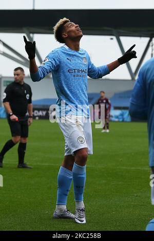 Citys Felix Nmecha feiert den 3-0. Platz beim Premier League 2-Spiel zwischen Manchester City und Leicester City im Academy Stadium, Manchester, England am 18.. Oktober 2020. (Foto von Chris Donnelly/MI News/NurPhoto) Stockfoto