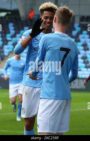 Citys Felix Nmecha feiert den 1-0. Platz beim Premier League 2-Spiel zwischen Manchester City und Leicester City im Academy Stadium, Manchester, England am 18.. Oktober 2020. (Foto von Chris Donnelly/MI News/NurPhoto) Stockfoto