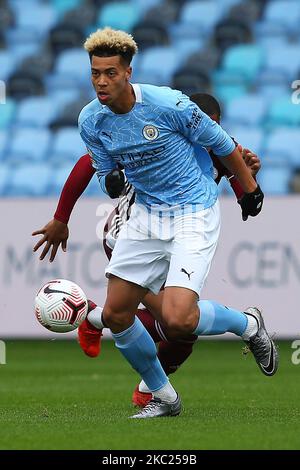 Manchester City führt Felix Nmecha während des Premier League 2-Spiels zwischen Manchester City und Leicester City im Academy Stadium, Manchester, England am 18.. Oktober 2020. (Foto von Chris Donnelly/MI News/NurPhoto) Stockfoto