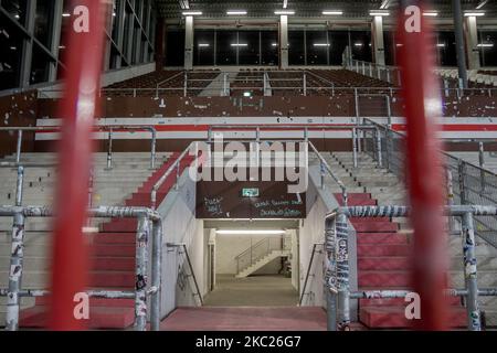 Der Gastblock bleibt vor dem zweiten Bundesliga-Spiel zwischen FC St. Pauli und 1 leer. FC Nürnberg im Millerntor-Stadion am 19. Oktober 2020 in Hamburg. (Foto von Peter Niedung/NurPhoto) Stockfoto