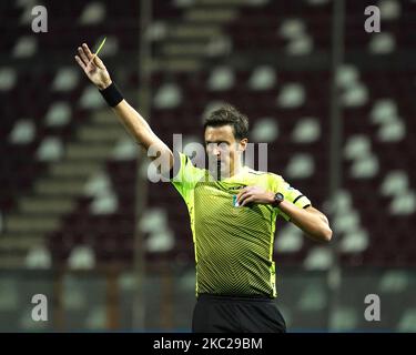 Riccardo Ros, Schiedsrichter, während des Spiels der Serie B zwischen Reggina 1914 und Cosenza Calcio am 20. Oktober 2020 im Stadion „Oreste Granillo“ in Reggio Calabria, Italien (Foto: Gabriele Maricchiolo/NurPhoto) Stockfoto