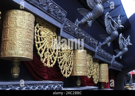 Eine temporäre Struktur, die während des Hindu-Festivals „Durga Puja“ am 22. Oktober 2020 in Kalkutta auftreten wird. Das fünftägig-hinduistische Festival Durga Puja soll am 22. Oktober beginnen und am 26. Oktober mit dem Eintauchen der Idole enden. (Foto von Debajyoti Chakraborty/NurPhoto) Stockfoto