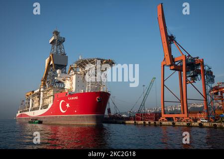 Am 24. Oktober 2020 wurde das Kanuni-Bohrschiff zur Wartung im Hafen Haydarpasa in Istanbul, Türkei, angedockt, bevor die geplanten Bohrungen im Schwarzen Meer durchgeführt wurden. (Foto von Diego Cupolo/NurPhoto) Stockfoto