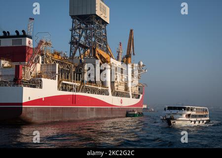 Am 24. Oktober 2020 wurde das Kanuni-Bohrschiff zur Wartung im Hafen Haydarpasa in Istanbul, Türkei, angedockt, bevor die geplanten Bohrungen im Schwarzen Meer durchgeführt wurden. (Foto von Diego Cupolo/NurPhoto) Stockfoto