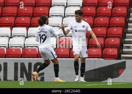 John Marquis aus Portsmouth feiert den 2-1. Platz während des Sky Bet League 1-Spiels zwischen Sunderland und Portsmouth im Stadium of Light, Sunderland, am Samstag, dem 24.. Oktober 2020. (Foto von Robert Smith/MI News/NurPhoto) Stockfoto