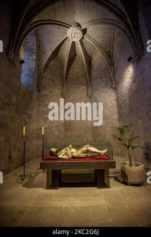 Skulptur des liegenden Christus (1350) in der Basilika Sant Feliu in Girona (Katalonien, Spanien) ESP: Escultura de Cristo yacente (1350) en Gerona Stockfoto