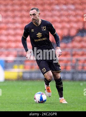 Milton Keynes Dons' Richard Keogh in Aktion während des Sky Bet League 1-Spiels zwischen Blackpool und MK Dons in der Bloomfield Road, Blackpool am Samstag, 24.. Oktober 2020. (Foto von Tim Markland/MI News/NurPhoto) Stockfoto