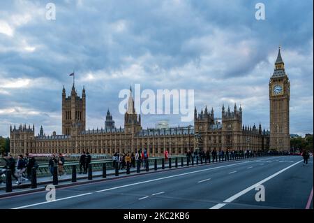 London, Großbritannien. 4.. November 2022. Die Sonne geht über Westminster und den Houses of Parliament unter. Kredit: Guy Bell/Alamy Live Nachrichten Stockfoto