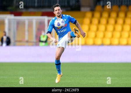 Mario Rui von SSC Napoli steuert den Ball während des Serie-A-Spiels zwischen Benevento Calcio und SSC Napoli am 25. Oktober 2020 im Stadio Ciro Vigorito, Benevento, Italien. (Foto von Giuseppe Maffia/NurPhoto) Stockfoto