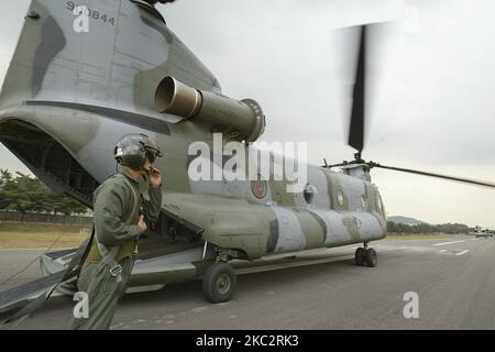 Südkoreanische Armee, gepanzerte Streitkräfte und Armee Luftfahrt Nehmen Sie am 13. Oktober 2005 an einer konsolidierten taktischen Feldübung in der Nähe der nordwestlichen DMZ in Pocheon, Südkorea, Teil. Das südkoreanische Verteidigungsministerium hat jedes Jahr im Oktober eine Konsolidierung der taktischen Feldbohrungen in der Nähe von DMZ durchgeführt. (Foto von Seung-il Ryu/NurPhoto) Stockfoto