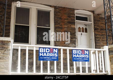 Die Wähler drücken am 27. Oktober 2020 in Philadelphia, PA, ihre Unterstützung für ihren Kandidaten aus. (Foto von Cory Clark/NurPhoto) Stockfoto