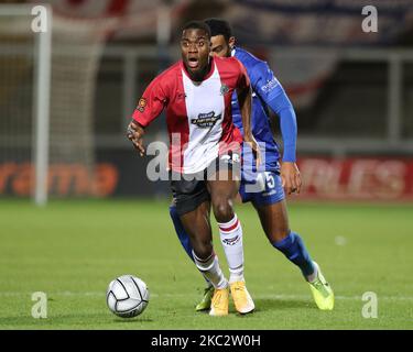 Fisayo Adarabioyo von Altrincham im Einsatz mit Ryan Johnson von Hartlepool United während des Spiels der Vanarama National League zwischen Hartlepool United und Altrincham am Dienstag, 27.. Oktober 2020, im Victoria Park, Hartlepool. (Foto von Mark Fletcher/MI News/NurPhoto) Stockfoto