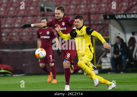 Damjan Djokovic (rot) und Christian Fassnacht (gelb) im Einsatz während der CFR 1907 Cluj / BSC Young Boys UEFA Europa League, Gruppenphase, Gruppe A, Dr. Constantin Radulescu Stadium, Cluj-Napoca, Rumänien, 29. Oktober 2020 (Foto: Flaviu Buboi/NurPhoto) Stockfoto