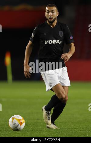 Omar El Kaddouri vom PAOK FC während des UEFA Europa League Group E-Bühnenmatches zwischen Granada CF und PAOK FC im Estadio Nuevo Los Carmenes am 29. Oktober 2020 in Granada, Spanien. Fußballstadien in ganz Europa bleiben wegen der Coronavirus-Pandemie für Fans geschlossen. (Foto von Álex Cámara/NurPhoto) Stockfoto