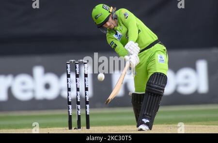 Tammy Beaumont of the Thunder Fledermäuse beim WBBL-Spiel der Women's Big Bash League zwischen dem Sydney Thunder und den Stürmer von Adelaide im GIANTS Stadium am 31. Oktober 2020 in Sydney, Australien. (Foto von Izhar Khan/NurPhoto) Stockfoto