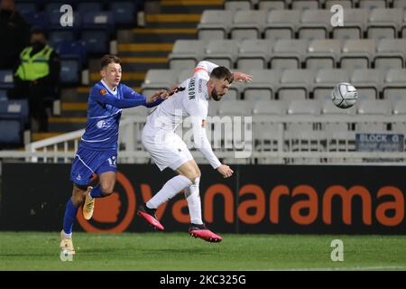 Kyle Cameron von Torquay United im Einsatz mit Joe Gray von Hartlepool United während des Spiels der Vanarama National League zwischen Hartlepool United und Torquay United am Samstag, 31.. Oktober 2020, im Victoria Park, Hartlepool. (Foto von Mark Fletcher/MI News/NurPhoto) Stockfoto