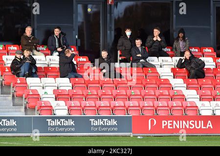 Der ehemalige Manchester United Kapitän Roy Keane sitzt mit seinen ehemaligen Class of 92 Teamkollegen während des Sky Bet League 2-Spiels zwischen Salford City und Oldham Athletic in Moor Lane, Salford am Samstag, 31.. Oktober 2020. (Foto von Eddie Garvey/MI News/NurPhoto) Stockfoto