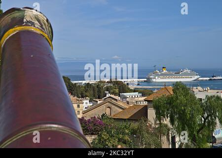 Blick auf den Hafen von Tanger vom Stadtzentrum Stockfoto