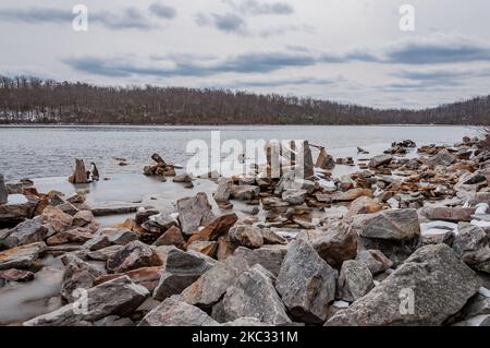 Ein kalter Winternachmittag im Sunfish Pond, New Jersey USA, Hardwick Township, New Jersey Stockfoto