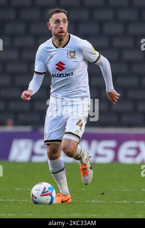 Milton Keynes Dons Richard Keogh während der zweiten Hälfte der Sky Bet League ein Spiel zwischen MK Dons und AFC Wimbledon im Stadium MK, Milton Keynes am Samstag, den 31.. Oktober 2020. (Foto von John Cripps/MI News/NurPhoto) Stockfoto