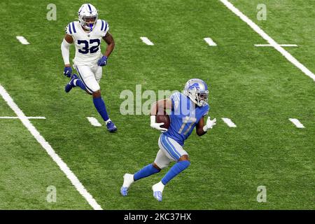 Der Detroit Lions Wide Receiver Marvin Hall (17) trägt den Ball während der zweiten Hälfte eines NFL-Fußballspiels gegen die Indianapolis Colts in Detroit, Michigan, USA, am Sonntag, den 1. November 2020. (Foto von Amy Lemus/NurPhoto) Stockfoto