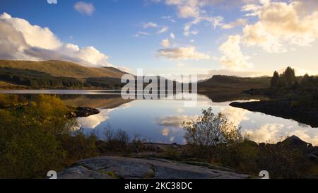 Blick über Loch Doon in Ayrshire, Schottland, an einem Herbstnachmittag Stockfoto