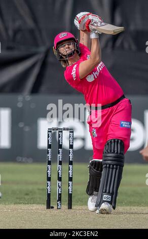 Ashleigh Gardner of the Sixers Fledermäuse während des WBBL-Spiels der Women's Big Bash League zwischen den Sydney Sixers und den Hobart Hurricanes im North Sydney Oval, am 07. November 2020 in Sydney, Australi (Foto: Izhar Khan/NurPhoto) Stockfoto