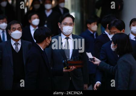 Jay Y. Lee (Jae-yong Lee), Vizepräsident von Samsung Electronics, verlässt ein Gericht nach der Anhörung vor dem Obersten Gerichtshof von Seoul am 09. November 2020 in Seoul, Südkorea. Jay Y. Lee hat wiederholt alle seine Anschuldigungen bestritten, aber es besteht die Möglichkeit, ins Gefängnis zurückzukehren, wenn er verurteilt wird. (Foto von Chris Jung/NurPhoto) Stockfoto
