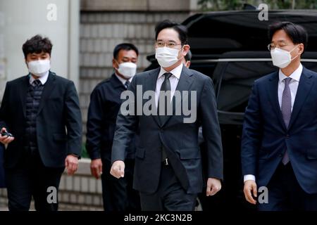 Jay Y. Lee, Vizepräsident von Samsung Electronics (Jae-yong Lee), kommt zu einer Gerichtsverhandlung, die am 09. November 2020 vor dem Obersten Gerichtshof von Seoul in Seoul, Südkorea, stattfinden wird. Jay Y. Lee hat wiederholt alle seine Anschuldigungen bestritten, aber es besteht die Möglichkeit, ins Gefängnis zurückzukehren, wenn er verurteilt wird. (Foto von Chris Jung/NurPhoto) Stockfoto