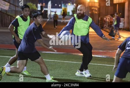 Derek Jamie Forbes (aka DJ Forbes), Botschafter für HKRU, nehmen Sie an einer Trainingseinheit mit einer Gruppe von Kindern im Happy Valley Teil. 03NOV22 SCMP/Edmond so Stockfoto