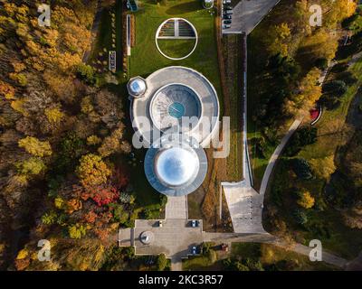 Eine Vogelperspektive auf das Schlesische Planetarium und das astronomische Observatorium im Herbst Stockfoto