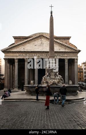 Blick auf die piazza della Rotonda (Pantheon), in Rom, Italien, am 10. November 2020 inmitten der zweiten Welle des Coronavirus. (Foto von Andrea Ronchini/NurPhoto) Stockfoto